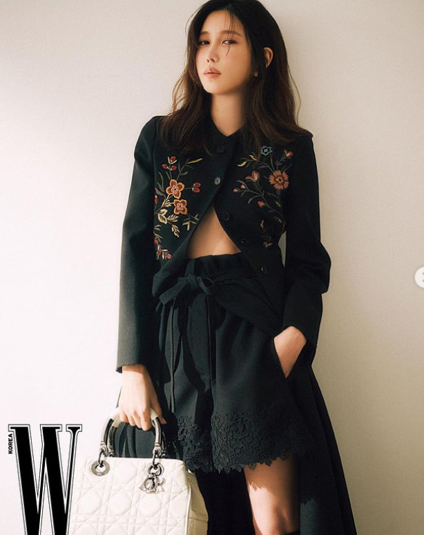 '고혹미 가득' 이지아, 정석의 분위기 여신 제대로 보여줘[화보]