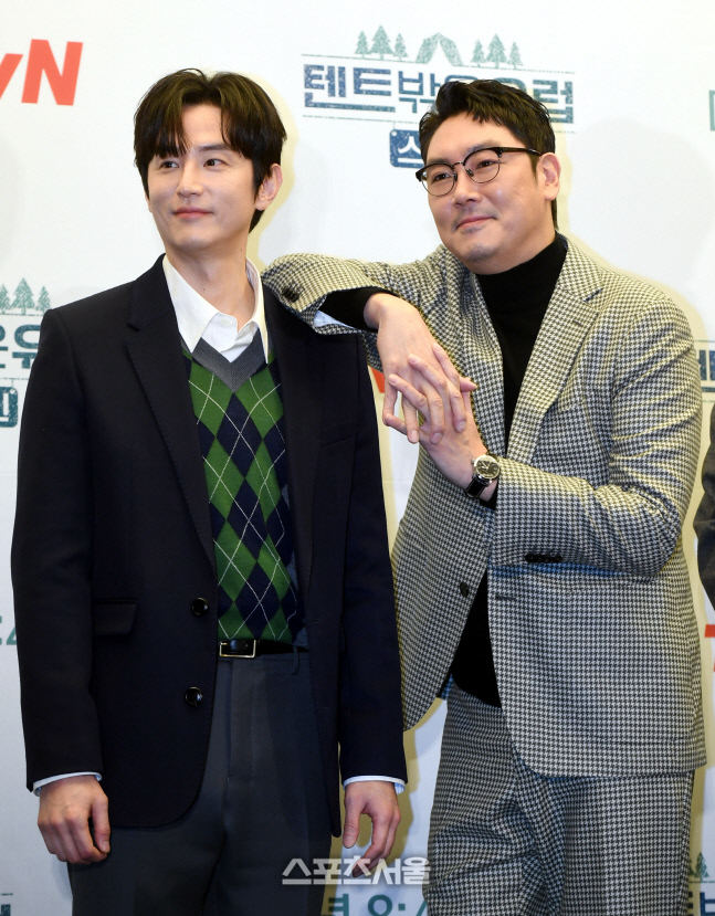 [포토] 조진웅, 권율 어깨에 기대어