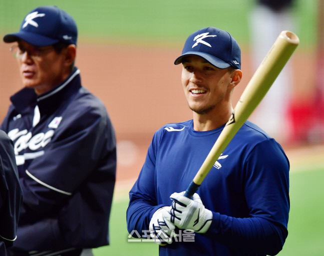 WBC대표팀 에드먼, 미소[포토]