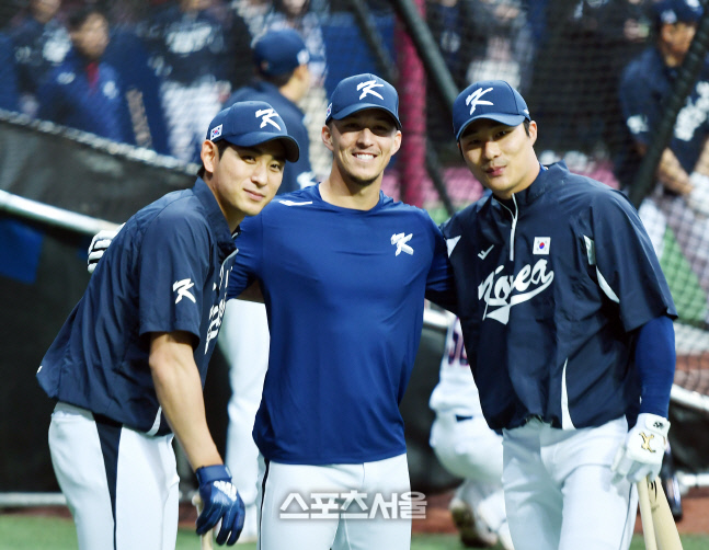 'WBC대표팀 영건 3인방의 다정한 어깨동무'[포토]