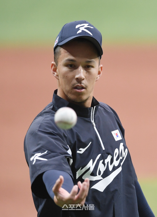 [포토]WBC 대표팀의 에드먼, 들어가라!