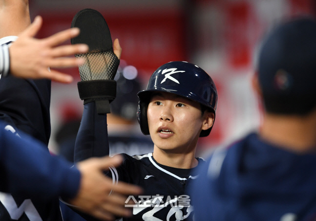 [포토]WBC 대표팀 김혜성, 득점 성공!