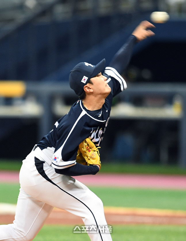 [포토]힘차게 공 뿌리는 WBC 대표팀 김윤식