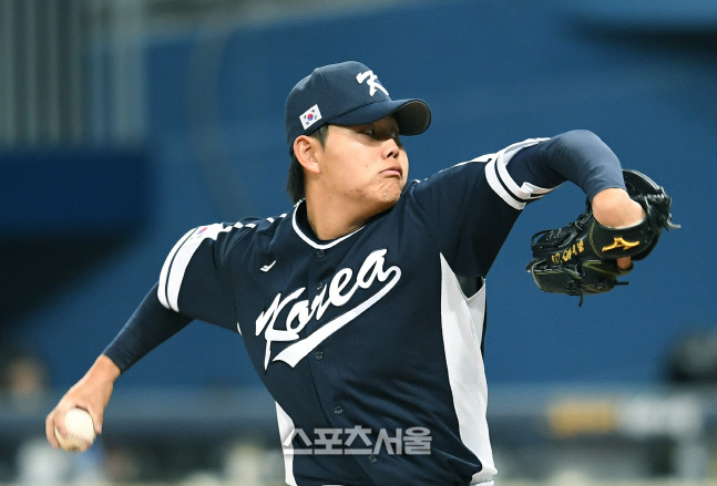 [포토]WBC 대표팀 소형준, 힘차게!