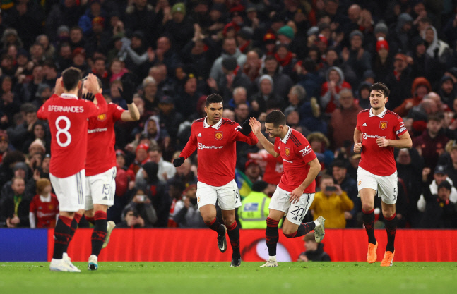 SOCCER-ENGLAND-MUN-WHU/REPORT