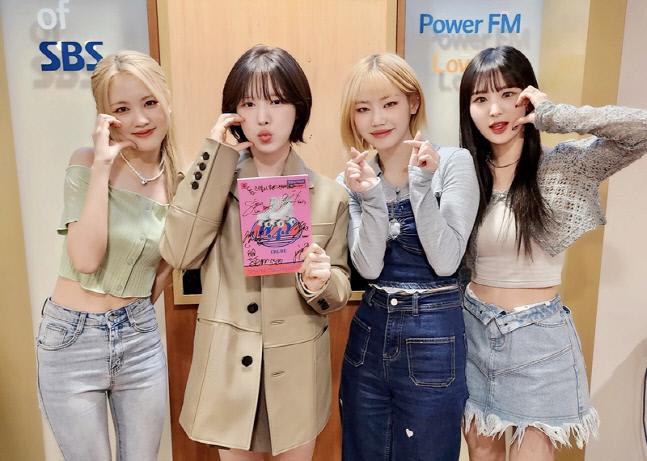 트라이비, '웬디의 영스트리트' DJ 웬디와 비하인드 컷 공개