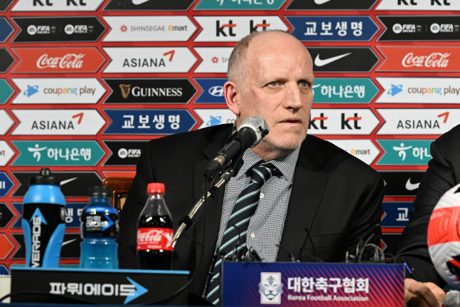 마이클 뮐러 위원장