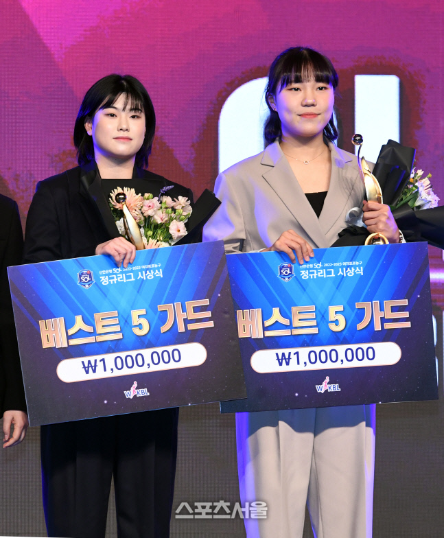 [포토]김소희-박지현, 베스트5 가드
