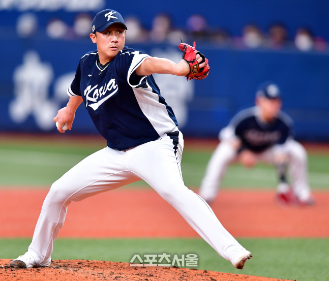 6회말 정철원 이어 등판한 이용찬[포토]