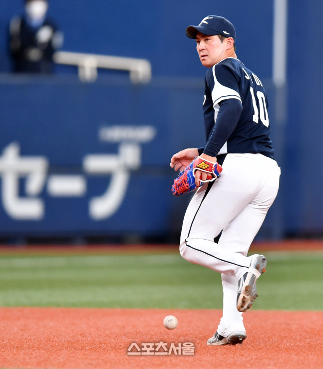 '돔 잔디 실책 연발' WBC대표팀, '9회 대타 활약'으로 영봉패 면해 [SS오사카in]