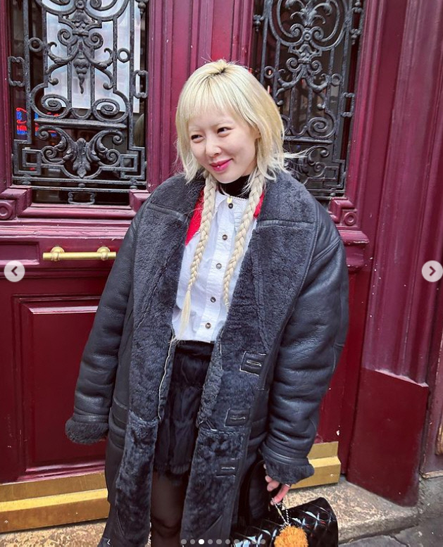 '금발+레드 립' 현아니깐 가능한 스타일링