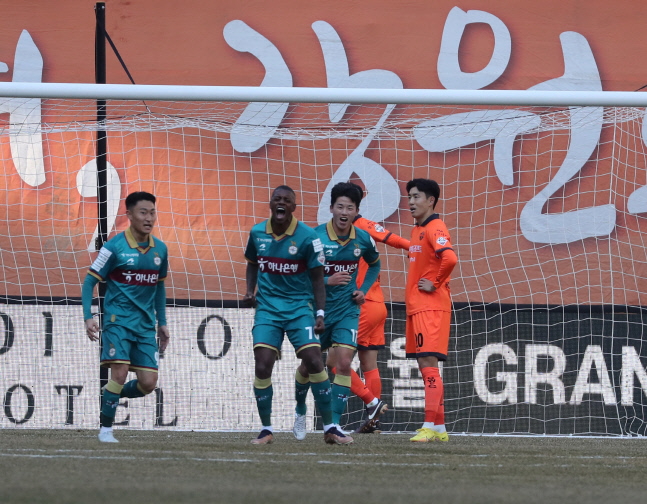 포효하는 레안드로