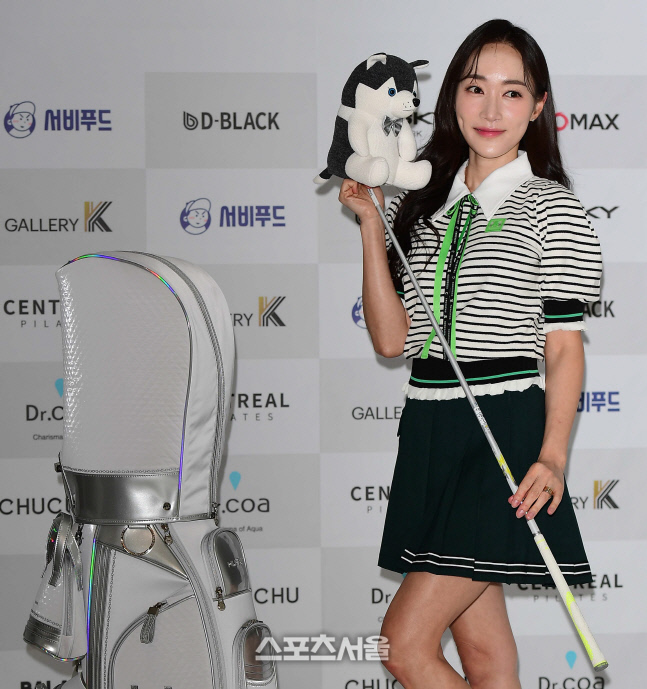 맥스큐 콘테스트 MVP 김동은, 골프는 허스키와 함께! [포토]