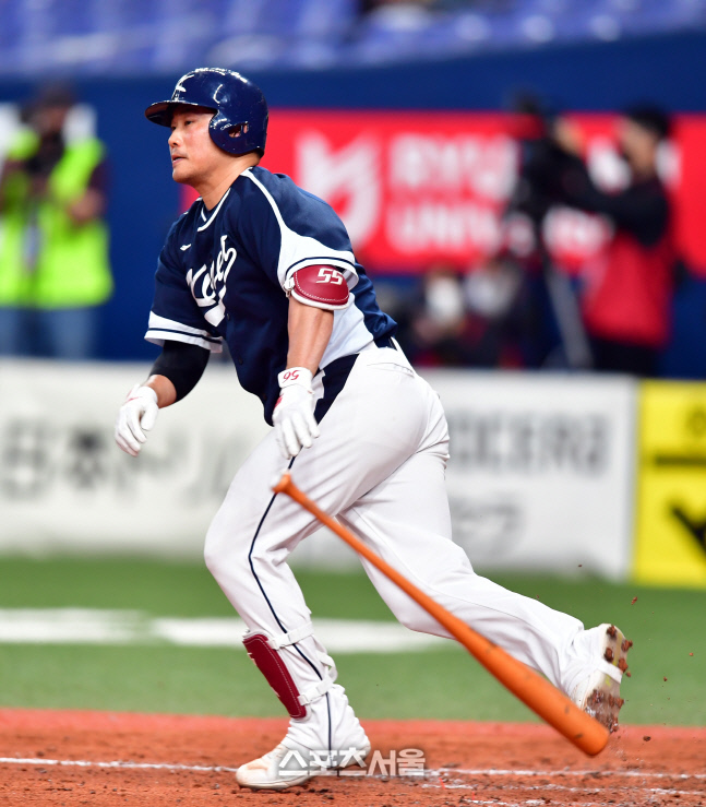 7회초 내야땅볼로 물러나는 이지영[포토]