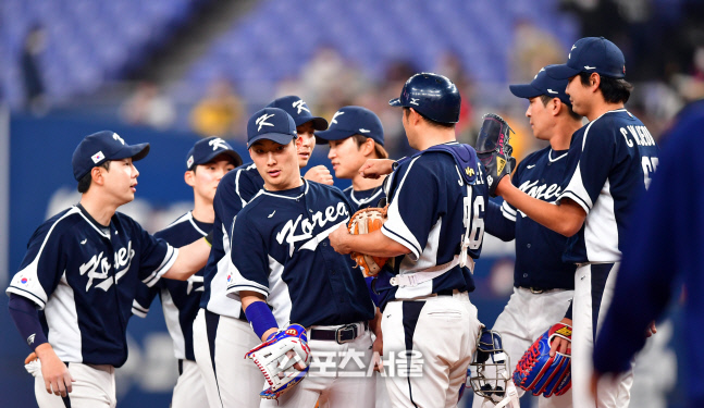 7-4 승리 자축하는 WBC대표팀[포토]