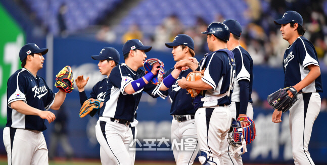 7-4 승리 자축하는 WBC대표팀[포토]