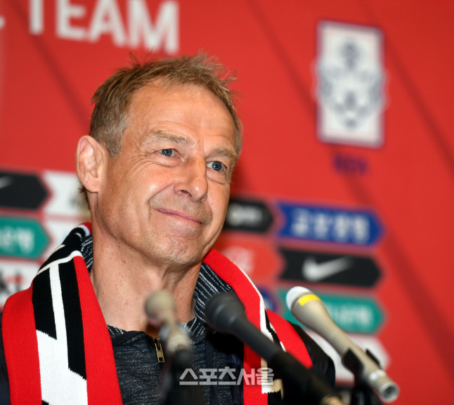 [포토] 클린스만 감독 '웃으며 기자회견'