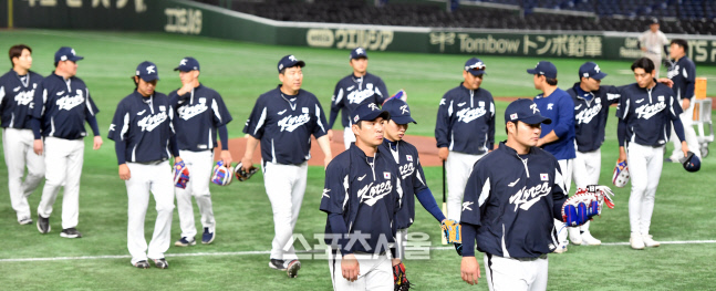 수비훈련 마친 WBC대표팀 야수들 [포토]