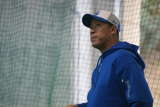 '고민 많은' 사자군단 간판...통산 2043안타 레전드의 '일침' [SS시선집중]