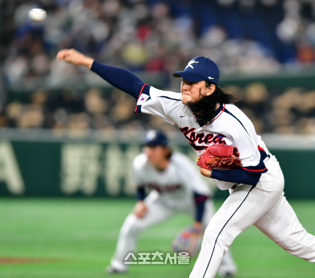 '믿음의 장발 마무리가…' 韓, 7회초 호주에 역전 3점 홈런 허용 [WBC]