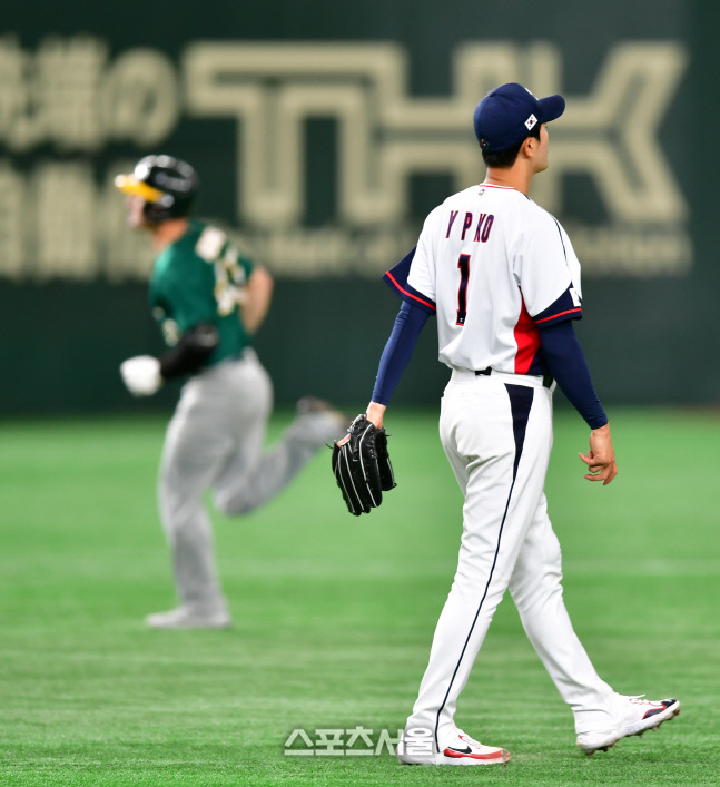 고영표 상대로 솔로홈런 터트린 케넬리 [포토]