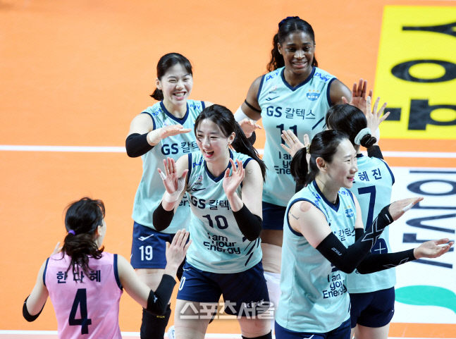 GS칼텍스, 니아리드·이고은 등 주전 빠진 페퍼저축은행 잡고 5위 탈환[현장리뷰]