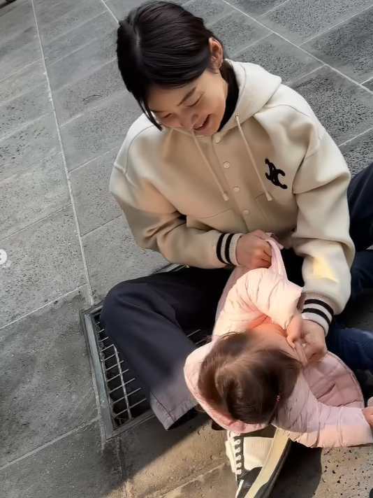 '검사♥' 한지혜, 길바닥에 눕는 딸에 동공지진 "당황스러운 애미"