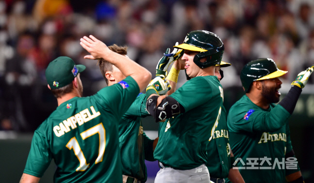 역전3점홈런 호주 글렌다이닝[포토]