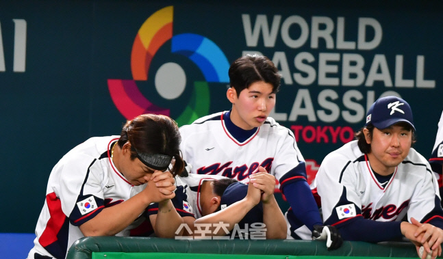기도하는 고우석과 강백호[포토]