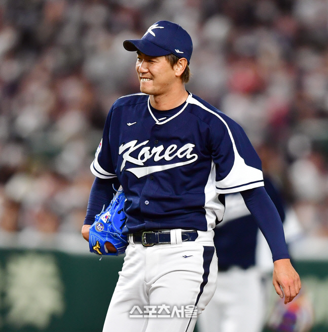 \'1회말 수비 삼자범퇴\' 김광현[포토]