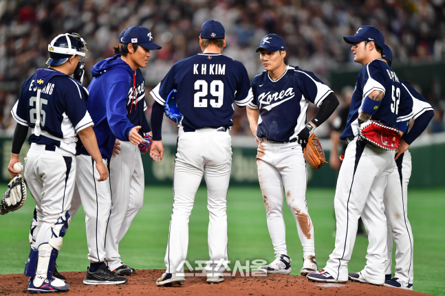 계속된 3회말 위기, 강판되는 김광현[포토]