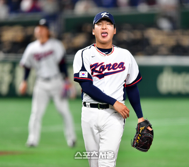 7회초 연거푸 주자 내보내는 곽빈[포토]