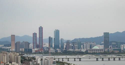 증권사, 평균 연봉 1억원 훌쩍 넘어…은행보다 많아