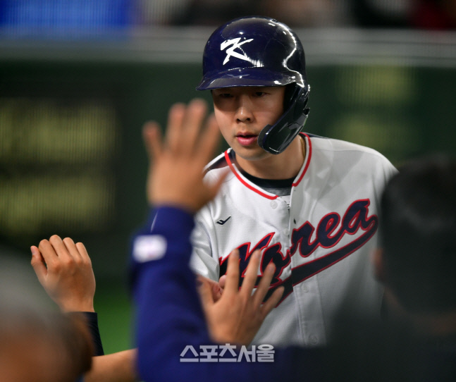 '리드오프 변신' 박건우 "타격감 유지하려고 노력 중, 내일도 이길 것" [WBC]