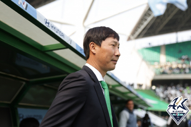 아픈 마음으로 이승기 보내는 김상식 감독 "10년 전 함께 뛰었던 선수, 미안하다"[SS현장]