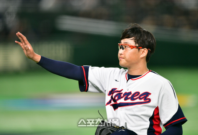 '난세의 영웅' 박세웅, 4.2이닝 8K 무실점! 한국에서 홀로 특훈 빛났다 [WBC스타]