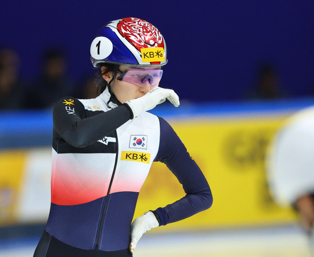아! 최민정, 女 1000m도 銀...벨제부르 2관왕 기염 [세계쇼트트랙선수권]
