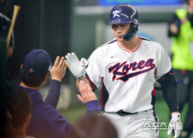 첫안타를 2회말 선두타자 홈런으로,  김하성[포토]