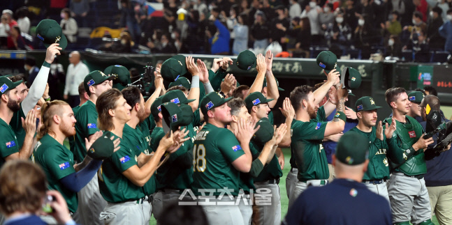 '첫 8강 진출' 호주, 감독 子 깜짝 등장!…"팀으로서 진정한 여정같아 행복해요!" [WBC]