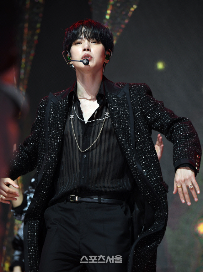 몬스타엑스 민혁, 4월 입대에 팬 걱정뿐 "너무 슬퍼하지 말길"