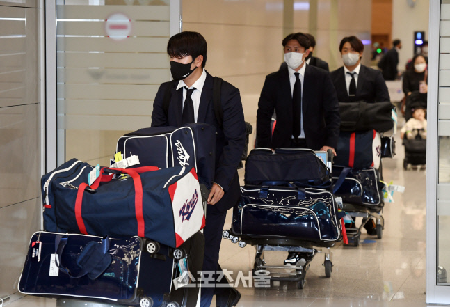 [포토]곽빈-이용찬-강백호, WBC 1라운드 마치고...