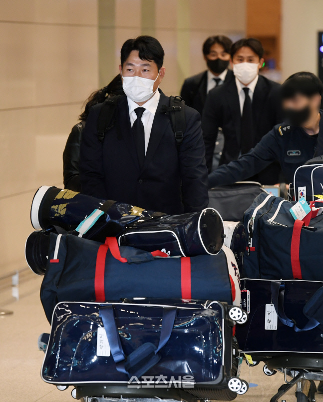 [포토]WBC 1라운드 끝내고 귀국하는 양의지