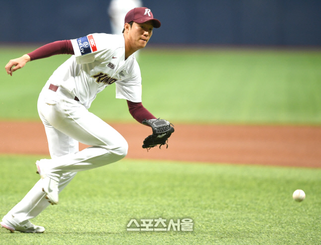 [포토] 안우진 \'이건 나한테 맡겨\'