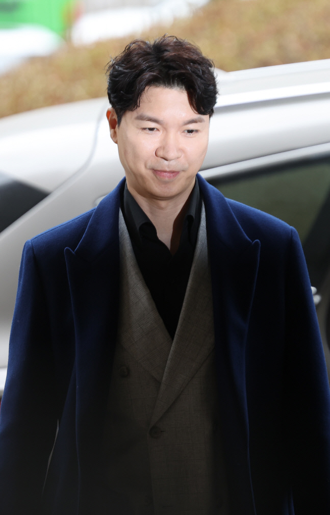친형 재판에 증인으로 출석하는 박수홍