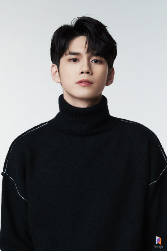 옹성우 군대 간다…4월 17일 현역 입대 "방문 삼가 부탁"[공식]