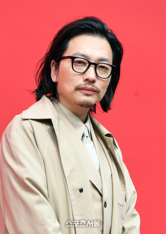 [포토]취재진을 향해 포즈 취하는 이동휘