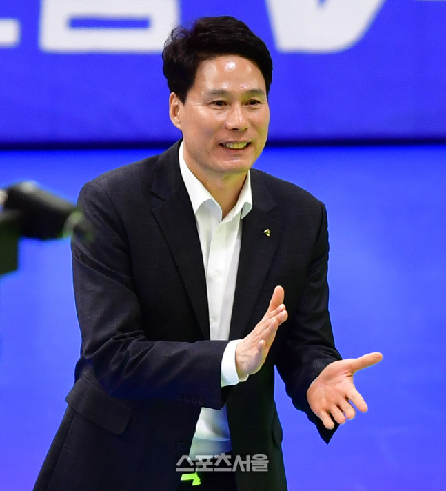 아쉬운 2위지만, 강성형 감독 "값진 순위, 선수들 잘했다"[현장인터뷰]