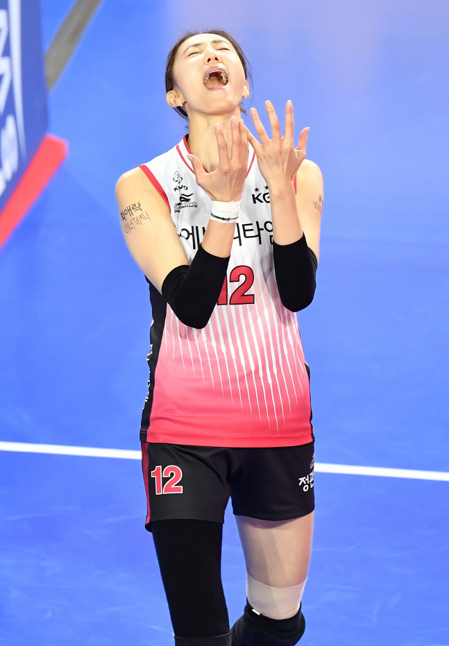 "이런 시즌은 처음"…'프로 19년차' 베테랑, 얼굴 감싸 쥐었다[SS현장]