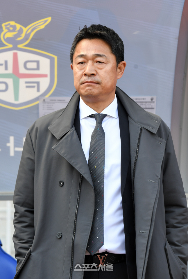 [포토]수원 삼성과의 경기 나서는 대전 이민성 감독