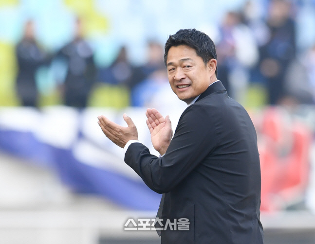 [포토]승리에 박수를 치는 대전 이민성 감독